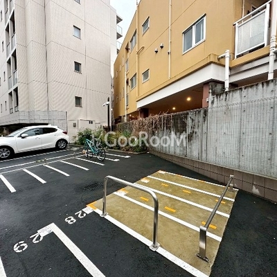 
									オルタナ押上　バイク置場