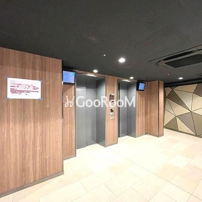 
									エレベーターホール