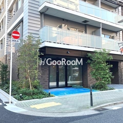 
									入口