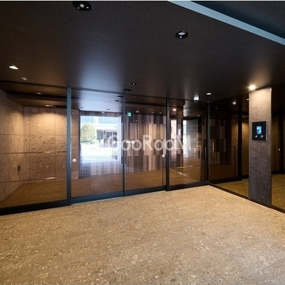 
									コンフォリア・リヴ西大島サウス エントランス