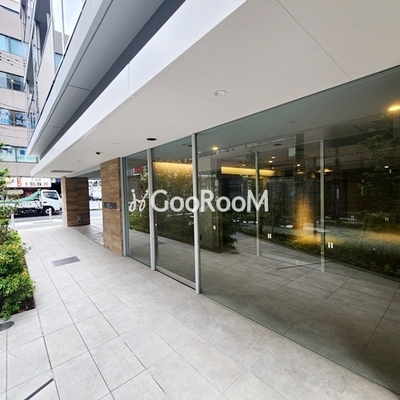 
									ラクレイス横濱関内 エントランス