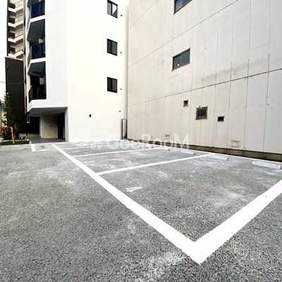 
									オープンブルーム入谷イースト 駐車場