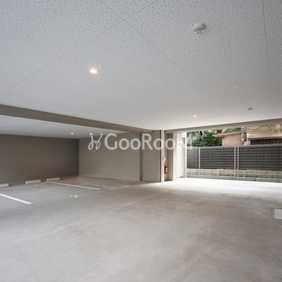 
									コンフォリア西尾久 駐車場