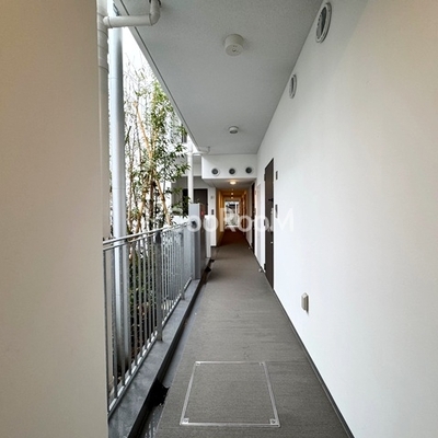 
									スタンズ柿の木坂 廊下