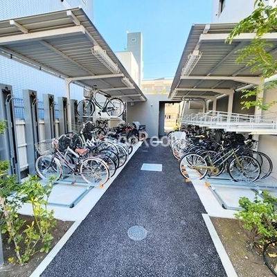 
									デュオフラッツ篠崎 駐輪場