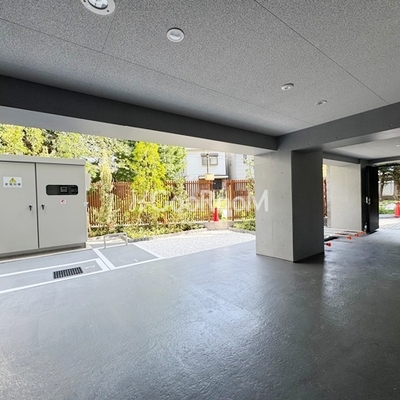 
									アイフラット渋谷西原 バイク置場