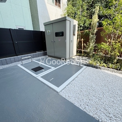 
									アイフラット渋谷西原 バイク置場2