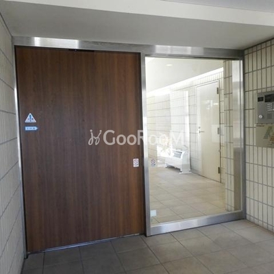 
									コンフォリア芝浦バウハウス 入口