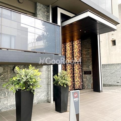 
									パークアクシスプレミア表参道 エントランス