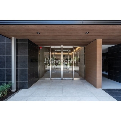 
									コンフォリア・リヴ北新宿 エントランス