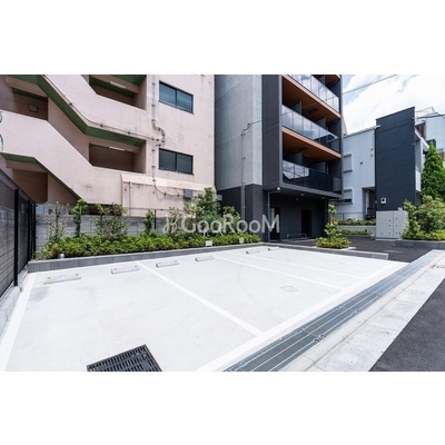 
									コンフォリア・リヴ北新宿 駐車場