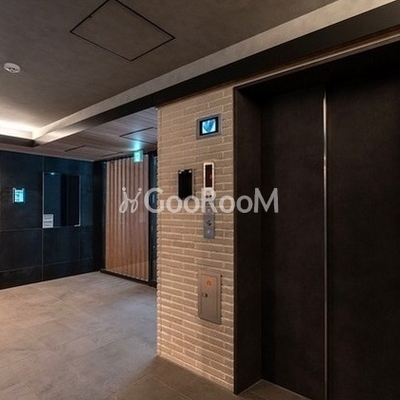 
									コンフォリア・リヴ東中野 エレベーターホール