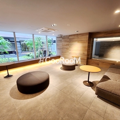 
									ラクレイス横濱関内 ロビー