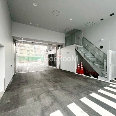 
									オアーゼ日暮里レジデンス 駐車場入口