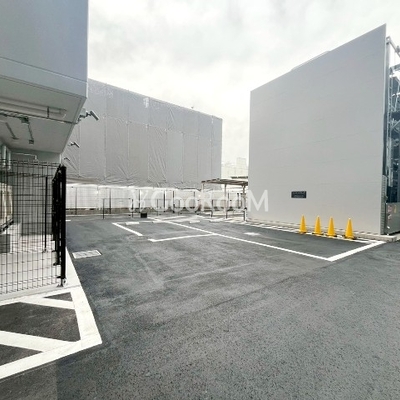 
									オアーゼ日暮里レジデンス 駐車場通路