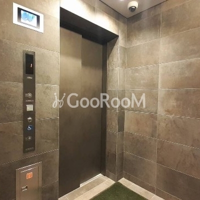 
									エレベーターホール