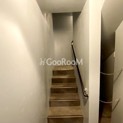 
									ウェルスクエア学芸大学2 階段