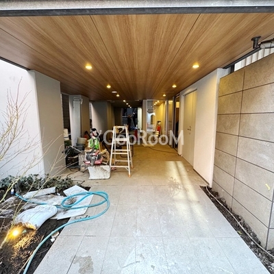 
									コスモグラシア大塚 入口