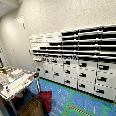 
									コスモグラシア大塚 郵便受け