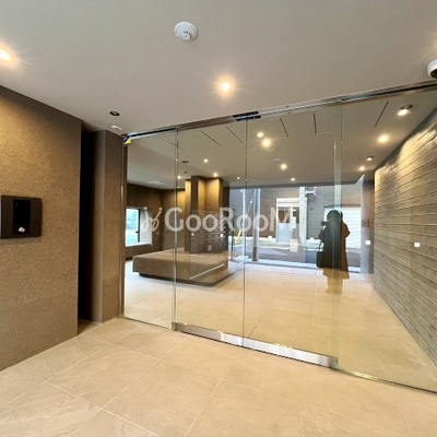 
									コンフォリア・リヴ両国イースト エントランス