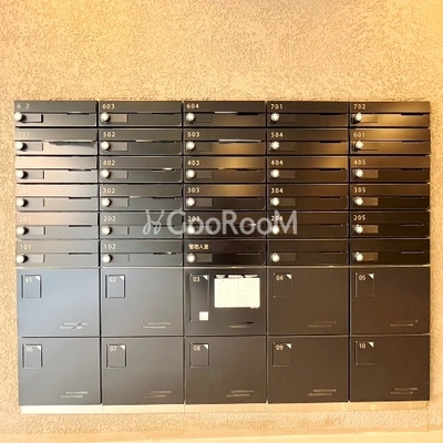 
									コンフォリア・リヴ両国イースト 郵便受け