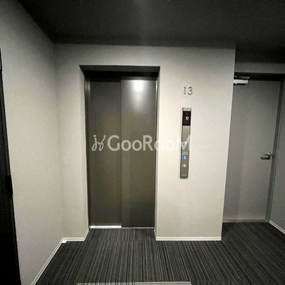 
									エレベーターホール