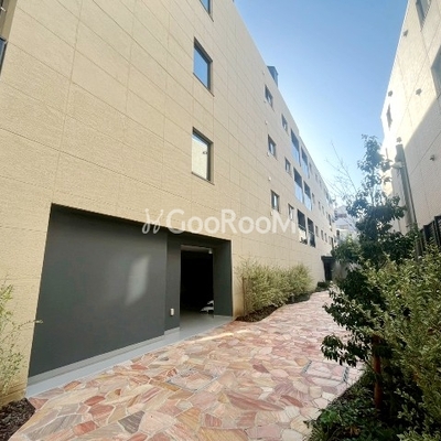 
									コンフォリア・リヴ文京護国寺 外観写真1