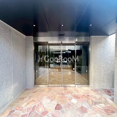 
									コンフォリア・リヴ文京護国寺 エントランス