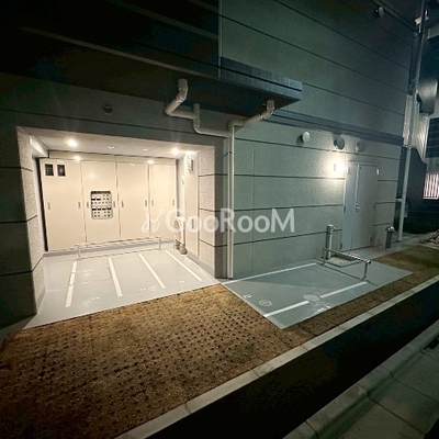 
									アジールコート三宿テラス　バイク置き場1