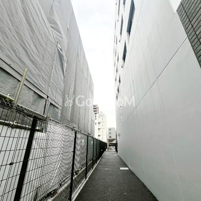 
									オアーゼ日暮里レジデンス 駐輪場通路