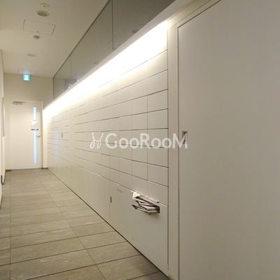 
									コンフォリア新中野 宅配BOX
