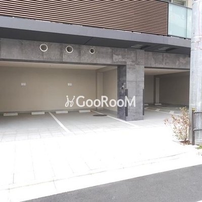 
									コンフォリア志村坂上 駐車場