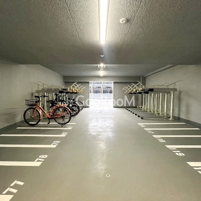 
									ロイヤルパークス赤羽ノースのバイク置場